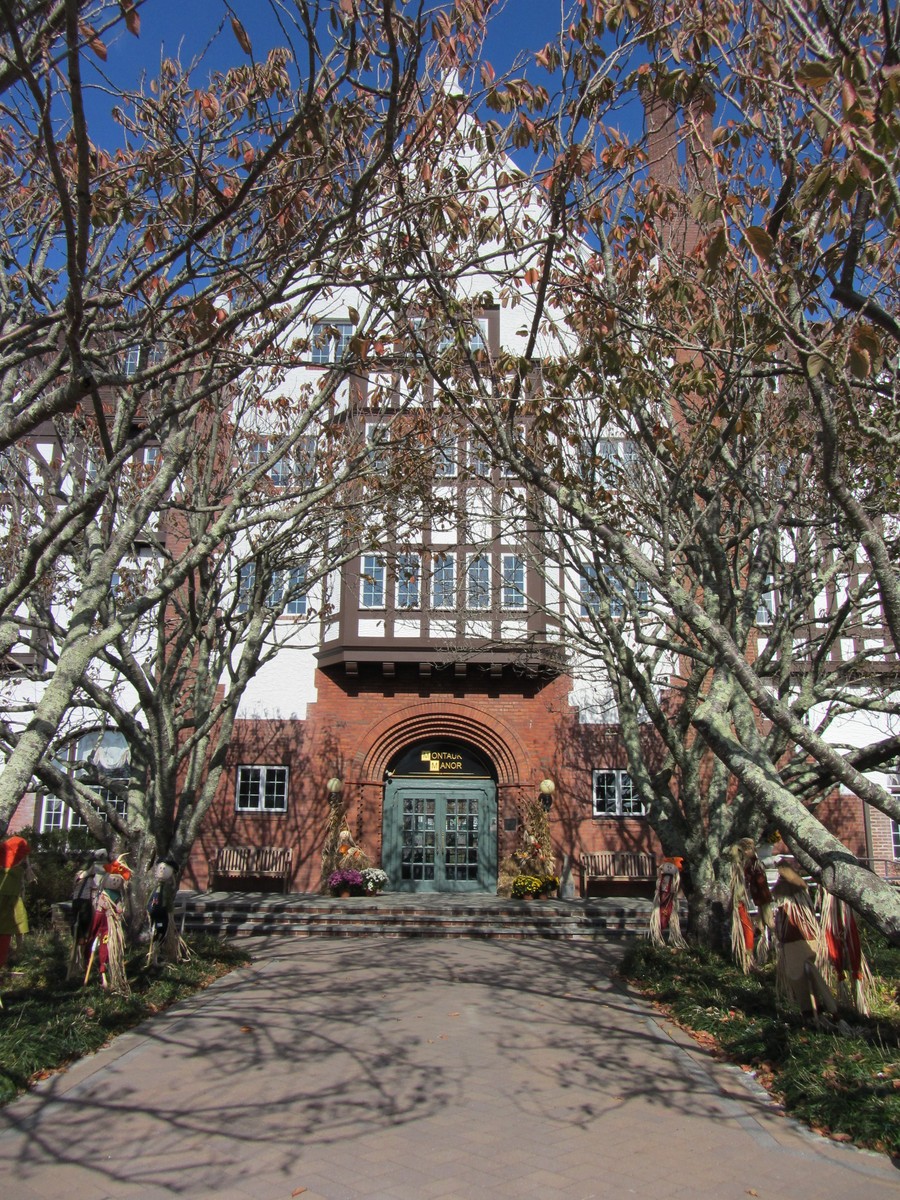 Montauk Manor 236 Edgemere Street, Montauk Town & Country Real Estate